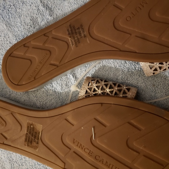 Vince camuto size 9.5 sandals flats sliver new - Picture 3 of 8